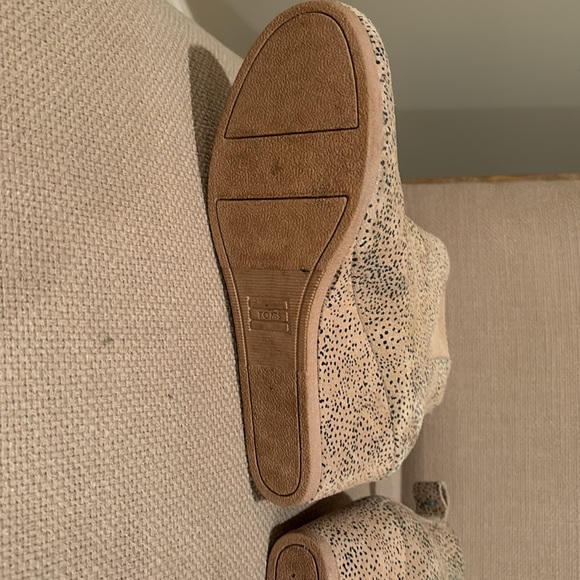 Toms Wedge booties, size 7.5 - Picture 6 of 8